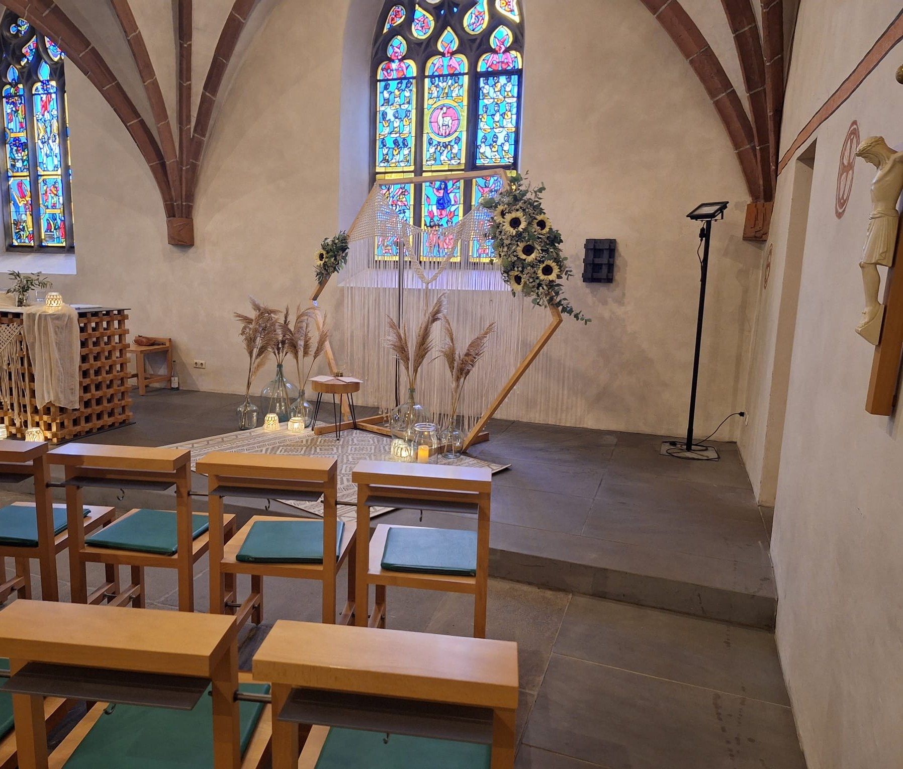 Decorated chapel with rib vaulting, stained glass windows and a ceremony arch