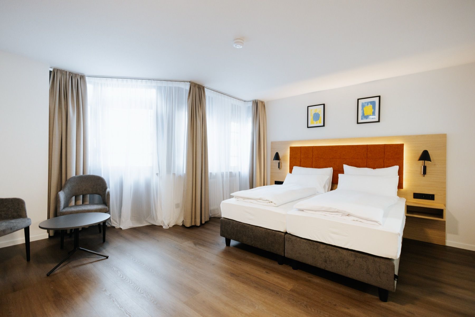 Superior double room with seating area by the window